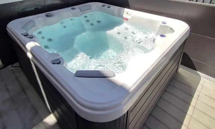 Jacuzzis & Spas